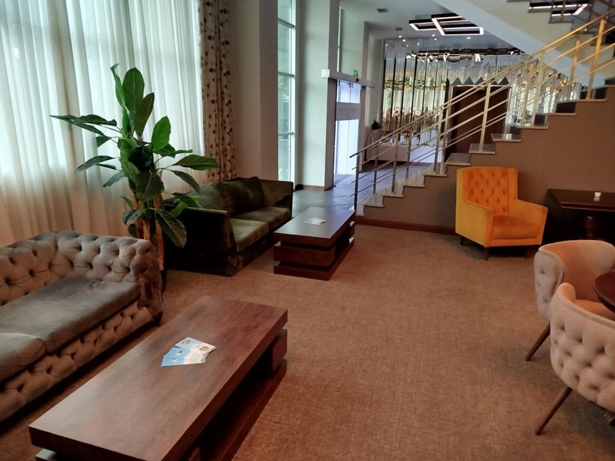 Green Tower Hotel Tbilisi Eksteriør billede